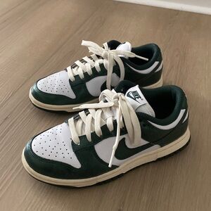 Nike dunk low vintage green